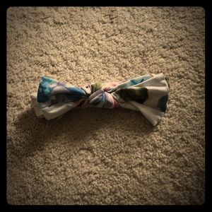 NWOT - Posh Peanut RARE Hydrangea flower headband